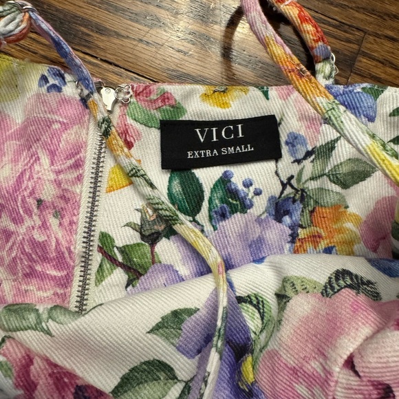 Vici floral dress - Picture 2 of 5